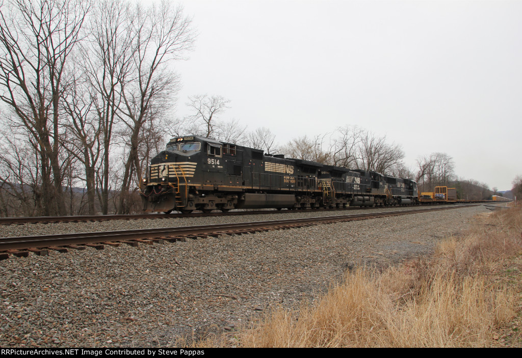 NS 9514 takes train 12G west